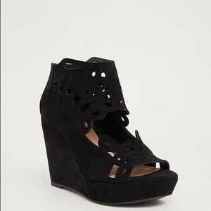 Cutout Covered Platform Wedges (Wide Width)
